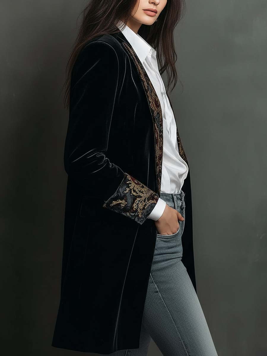 Camilla | Blazer ajustado negro con estampado barroco